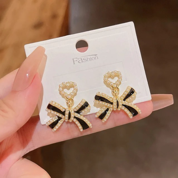 Bow pearl earrings