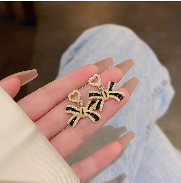 Bow pearl earrings