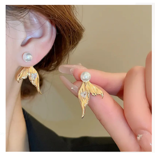 Fish tale shape earrings