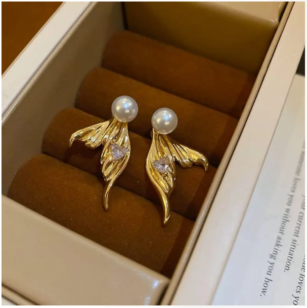 Fish tale shape earrings